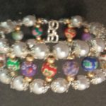 A bracelet with beads and pearls on it.